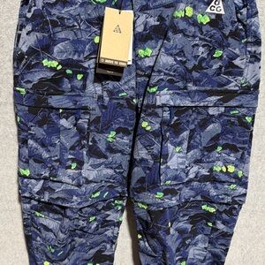 Nike ACG Smith Summit Water Repellent UV Cargo Pants HQ0199-410 Size Small New